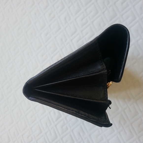 Gucci Black and Gold Emblem Leather Large Wallet - Picture 7 of 9